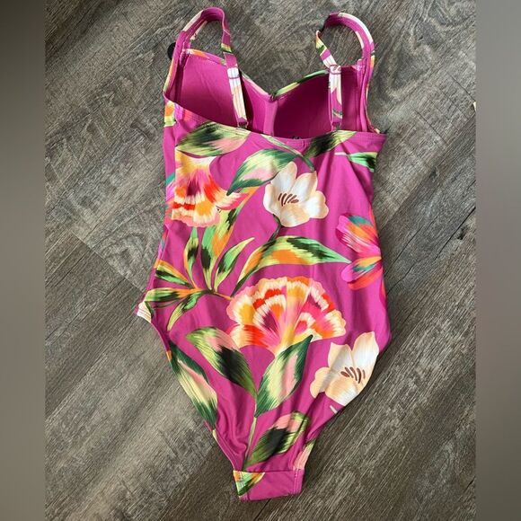 Nip Tuck Multifit Cup Joanne One-Piece Swimsuit- Size 6 - Picture 2 of 7